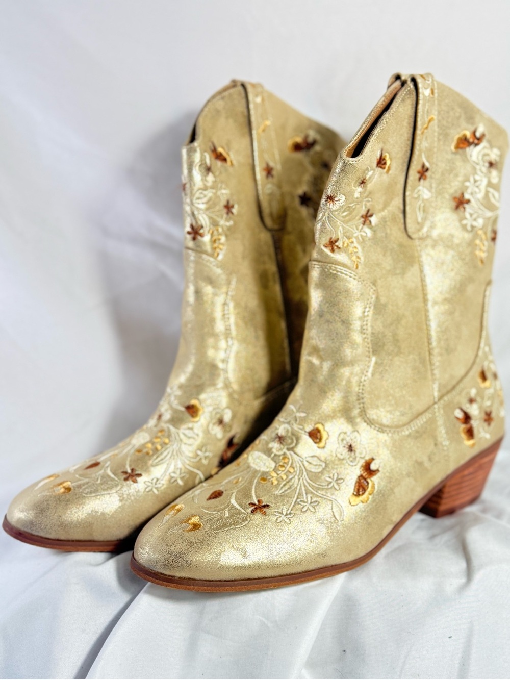 Comfortview Gold size 10W Embroidered Western Ankle Boot back zip